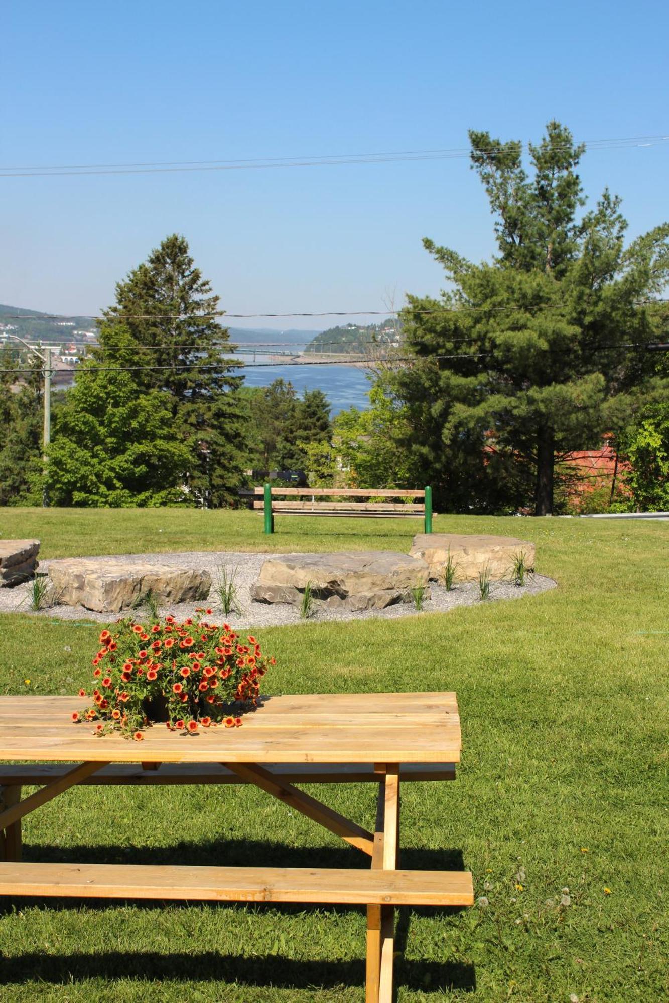 Auberge Le Parasol Chicoutimi Exterior foto