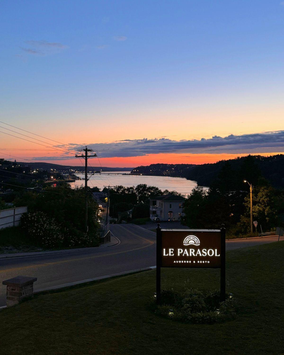 Auberge Le Parasol Chicoutimi Exterior foto